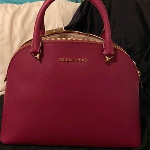 Michael kors brand new purse! Still has the tag on it